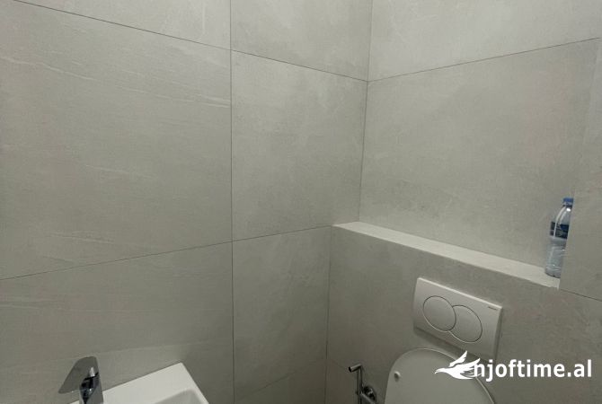 Ambient biznesi me qera 3+1 ne Tirane - 2,000 Euro