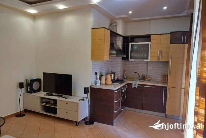Shtepi me qera 2+1 ne Tirane - 50,000 Leke