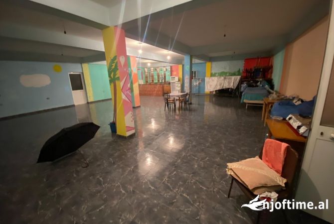 Ambient biznesi me qera 4+1 ne Tirane - 30,000 Leke