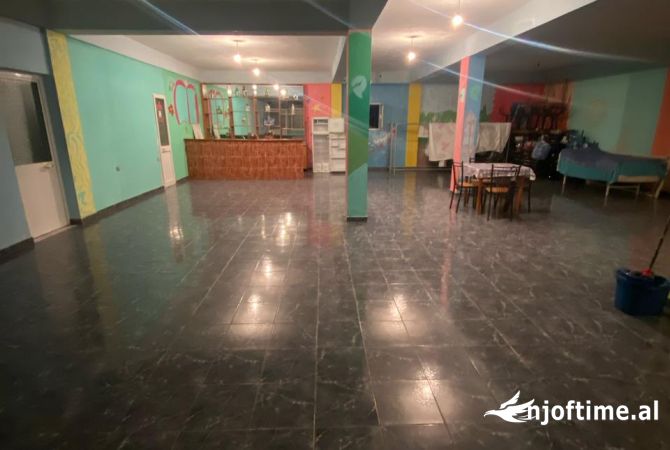 Ambient biznesi me qera 4+1 ne Tirane - 30,000 Leke