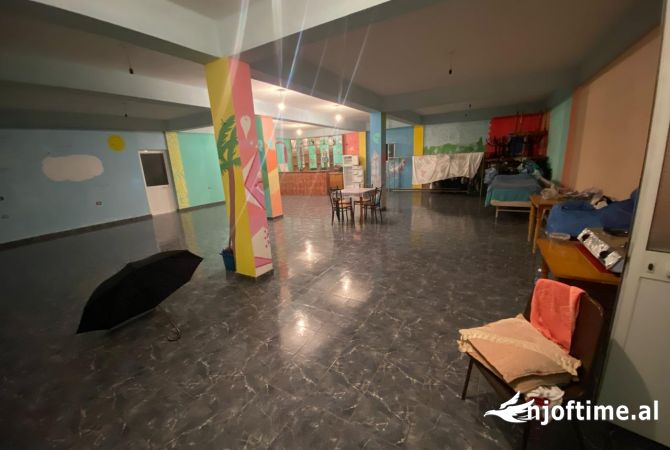 Ambient biznesi me qera 4+1 ne Tirane - 30,000 Leke