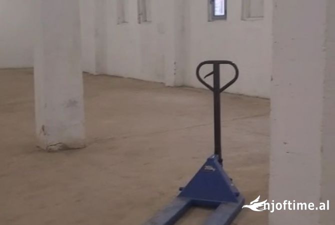 Ambient biznesi me qera 4+1 ne Tirane - 2,300 Euro