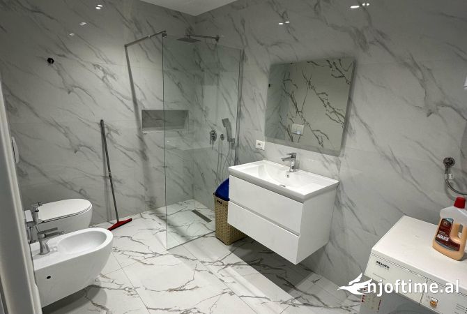 Shtepi me qera 2+1 ne Tirane - 800 Euro