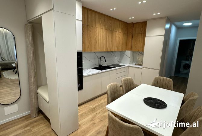 Shtepi me qera Apartament ne Tirane, 2+1, Mobilimi E mobiluar, Pagesa 800  Euro.