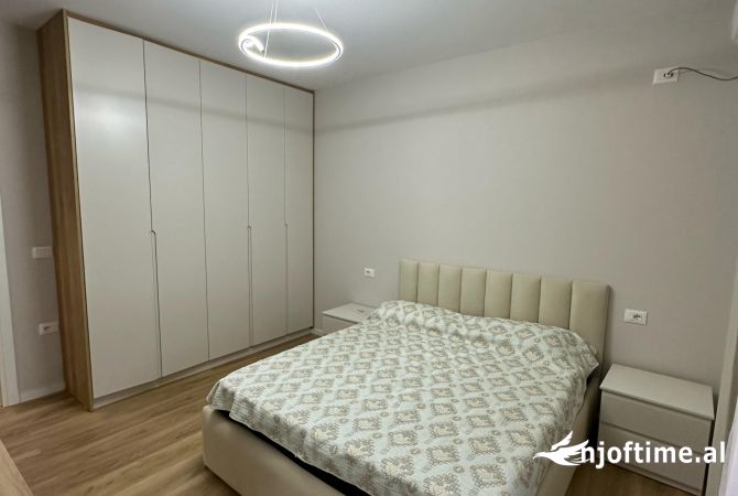 Shtepi me qera Apartament ne Tirane, 2+1, Mobilimi E mobiluar, Pagesa 800  Euro.