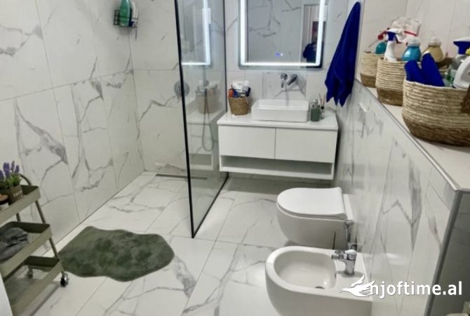 Shtepi ne shitje Apartament ne Tirane, 2+1, Mobilimi E mobiluar, Pagesa 210,000  Euro.