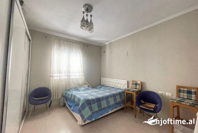 Shtepi me qera Apartament ne Tirane, 2+1, Mobilimi E mobiluar, Pagesa 450  Euro.