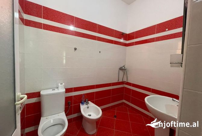 Shtepi me qera Apartament ne Tirane, 2+1, Mobilimi E mobiluar, Pagesa 450  Euro.