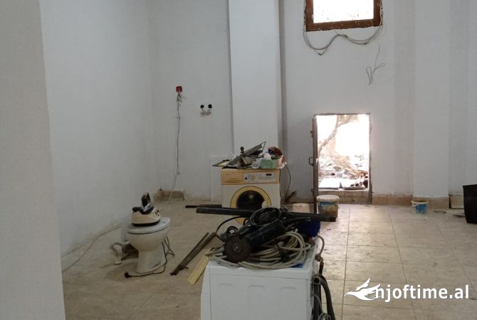 Ambient biznesi me qera 4+1 ne Tirane - 1,200 Euro