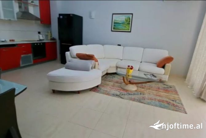 Shtepi me qera 2+1 ne Tirane - 700 Euro