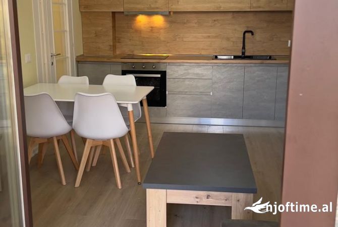 Shtepi me qera Apartament ne Tirane, 2+1, Mobilimi E mobiluar, Pagesa 500  Euro.
