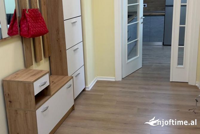 Shtepi me qera Apartament ne Tirane, 2+1, Mobilimi E mobiluar, Pagesa 500  Euro.