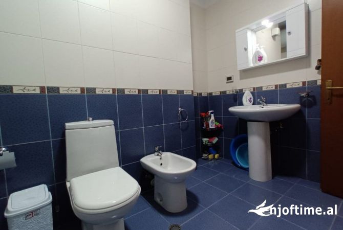 Shtepi me qera 2+1 ne Tirane - 700 Euro