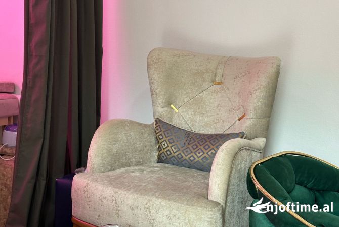 Ambient biznesi me qera 3+1 ne Tirane - 35,000 Leke