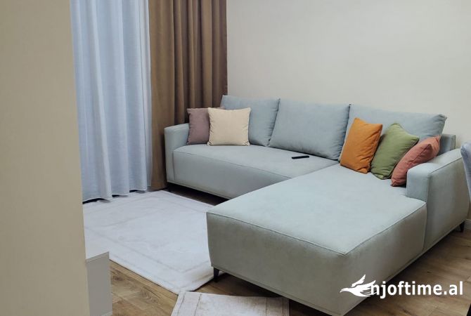 Shtepi me qera Apartament ne Tirane, 1+1, Mobilimi Pjeserisht e mobiluar, Pagesa 1,000  Euro.