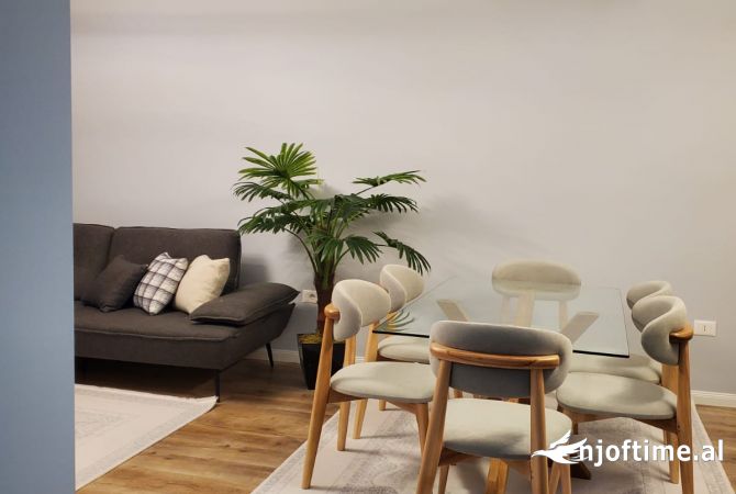 Shtepi me qera Apartament ne Tirane, 2+1, Mobilimi Pjeserisht e mobiluar, Pagesa 1,500  Euro.