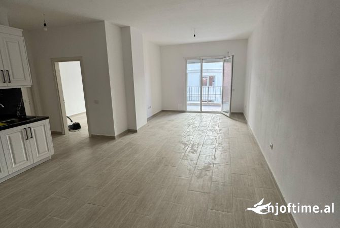 Shtepi me qera Apartament ne Tirane, 1+1, Mobilimi Bosh, pa mobiluar, Pagesa 400  Euro.