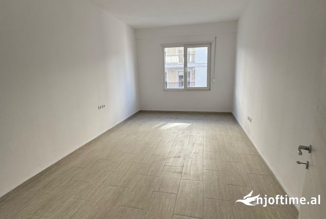 Shtepi me qera Apartament ne Tirane, 1+1, Mobilimi Bosh, pa mobiluar, Pagesa 400  Euro.
