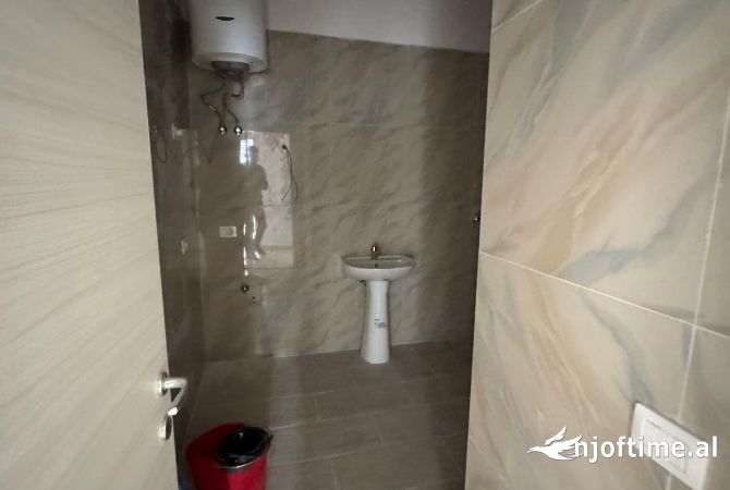 Shtepi me qera Apartament ne Tirane, 1+1, Mobilimi Bosh, pa mobiluar, Pagesa 400  Euro.