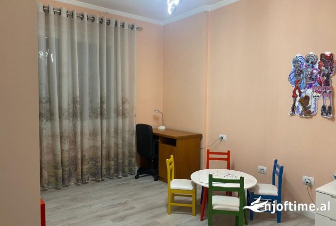 Shtepi me qera Apartament ne Tirane, 2+1, Mobilimi E mobiluar, Pagesa 700  Euro.