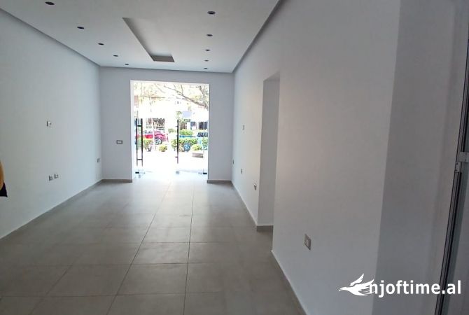 Jepet me qera ambient biznesi ne Laprake/ 1500 euro