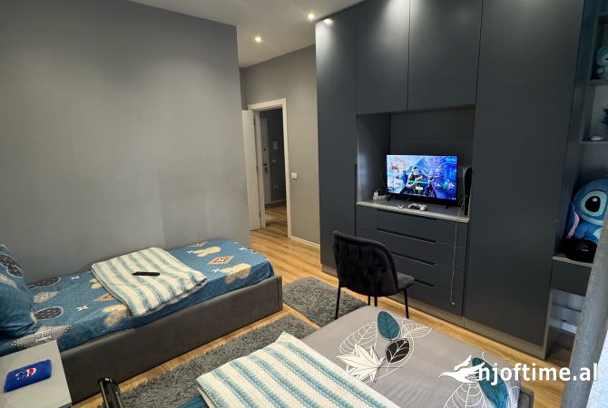 Shtepi me qera Apartament ne Tirane, 2+1, Mobilimi E mobiluar, Pagesa 500  Euro.