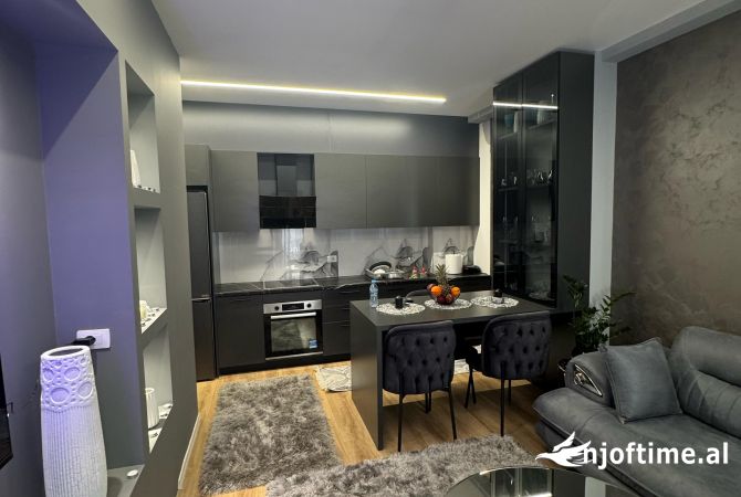 Shtepi me qera Apartament ne Tirane, 2+1, Mobilimi E mobiluar, Pagesa 500  Euro.