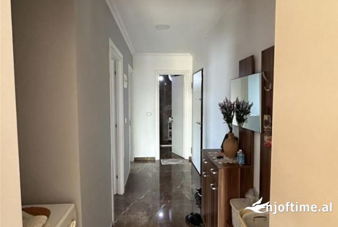 Shtepi ne shitje Apartament ne Tirane, 1+1, Mobilimi E mobiluar, Pagesa 150,000  Euro.