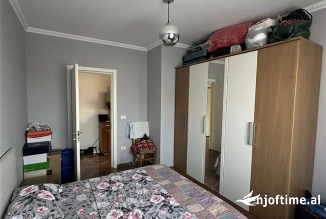 Shtepi ne shitje Apartament ne Tirane, 1+1, Mobilimi E mobiluar, Pagesa 150,000  Euro.