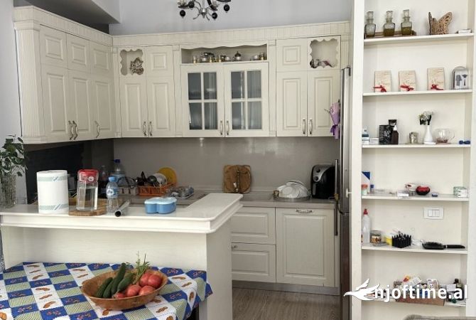 Shtepi ne shitje Apartament ne Tirane, 3+1, Mobilimi E mobiluar, Pagesa 465,000  Euro.