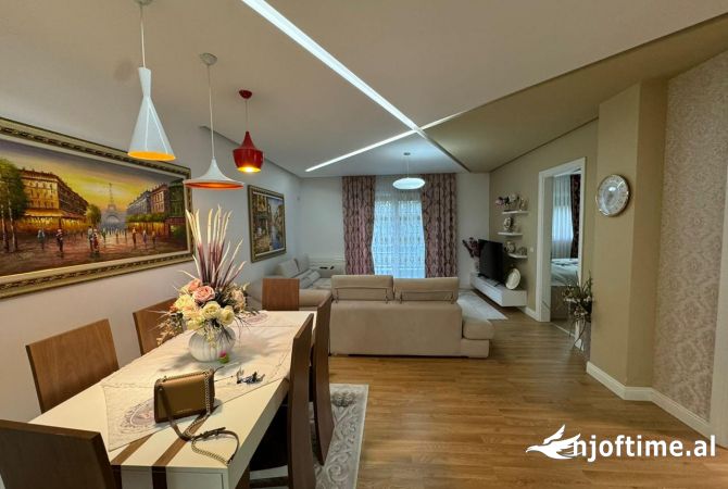 Shtepi me qera Apartament ne Tirane, 2+1, Mobilimi E mobiluar, Pagesa 800  Euro.