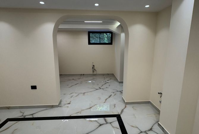 Ambjent biznesi me qera 1+1 ne Tirane - 1,000 Euro