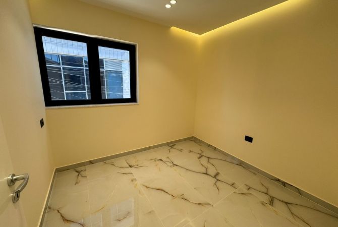 Jepet me qera ambient biznesi dublex tek Rruga e Elbasanit/ 1000 euro