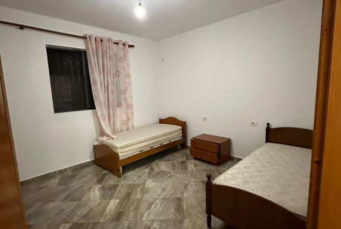 Shtepi me qera 2+1 ne Tirane - 400 Euro
