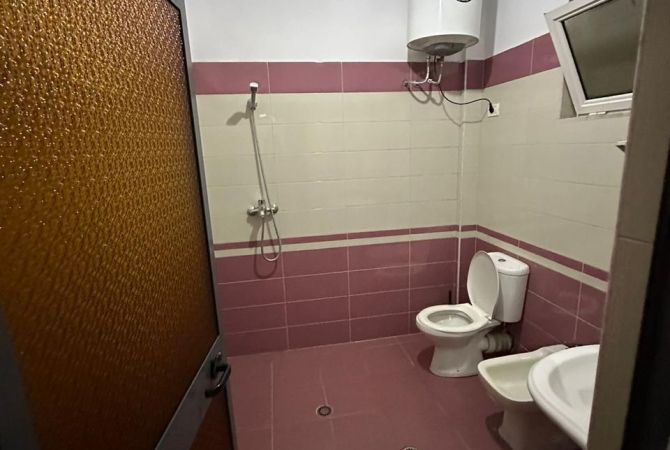 Shtepi me qera Apartament ne Tirane, 2+1, Mobilimi E mobiluar, Pagesa 400  Euro.