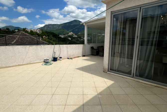 Shtepi ne shitje Apartament ne Tirane, 2+1, Mobilimi E mobiluar, Pagesa 155,000  Euro.