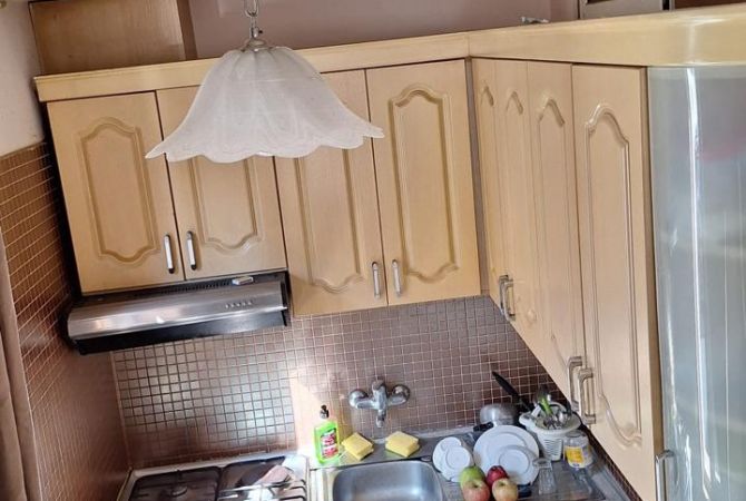 Shtepi ne shitje Apartament ne Tirane, 2+1, Mobilimi E mobiluar, Pagesa 196,000  Euro.