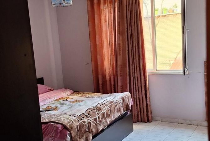 Shtepi ne shitje Apartament ne Tirane, 2+1, Mobilimi E mobiluar, Pagesa 196,000  Euro.