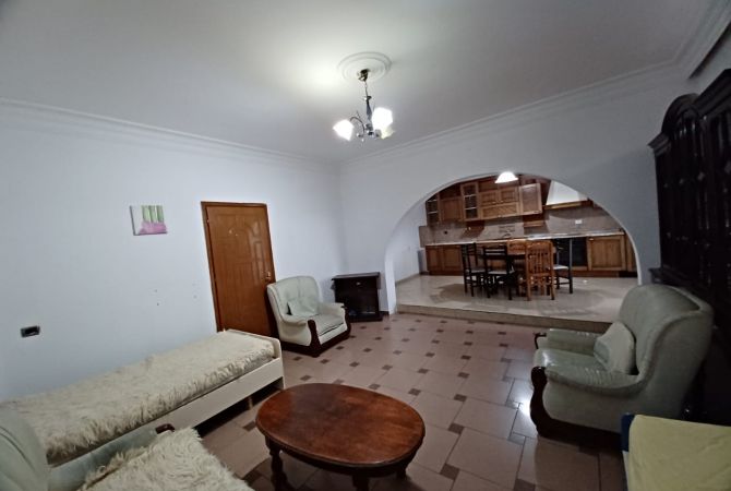 Shtepi me qera 3+1 ne Tirane - 40,000 Leke
