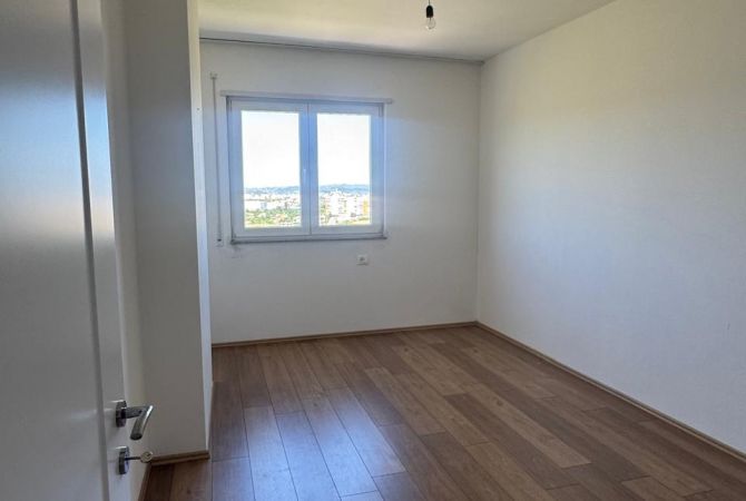 Shtepi ne shitje Apartament ne Tirane, 3+1, Mobilimi Pjeserisht e mobiluar, Pagesa 166,000  Euro.