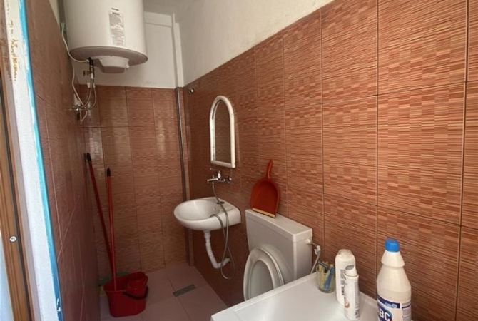 Shtepi me qera 1+1 ne Tirane - 30,000 Leke