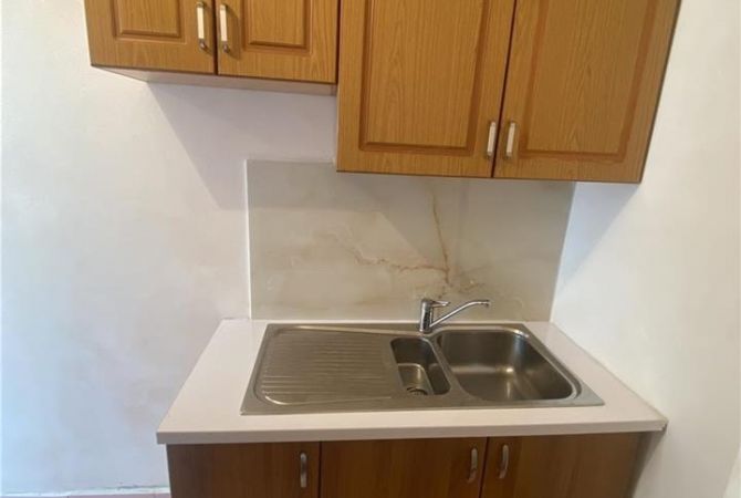 Shtepi me qera Apartament ne Tirane, 1+1, Mobilimi E mobiluar, Pagesa 30,000  Leke.