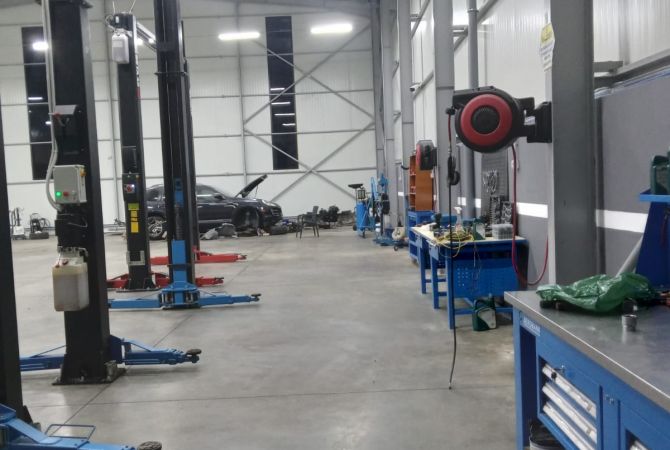 Ambient biznesi me qera 4+1 ne Tirane - 3,000 Euro