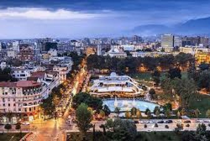 Ambient biznesi me qera 3+1 ne Tirane - 1,400 Euro