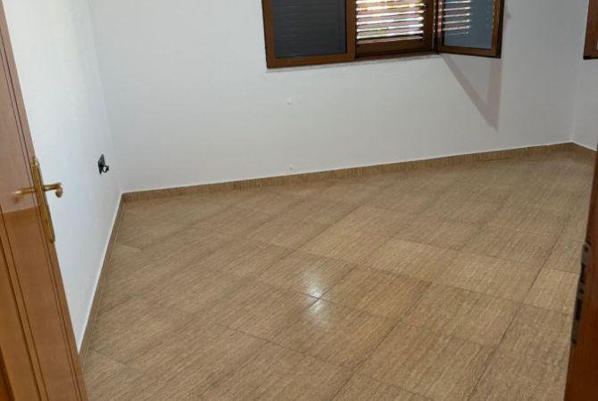 Shtepi me qera 2+1 ne Tirane - 450 Euro