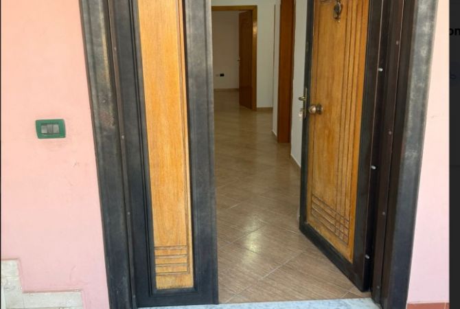 Shtepi me qera Apartament ne Tirane, 2+1, Mobilimi Pjeserisht e mobiluar, Pagesa 450  Euro.
