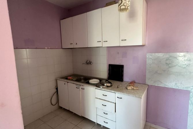 Shtepi ne shitje Apartament ne Tirane, 1+1, Mobilimi Pjeserisht e mobiluar, Pagesa 105,000  Euro.