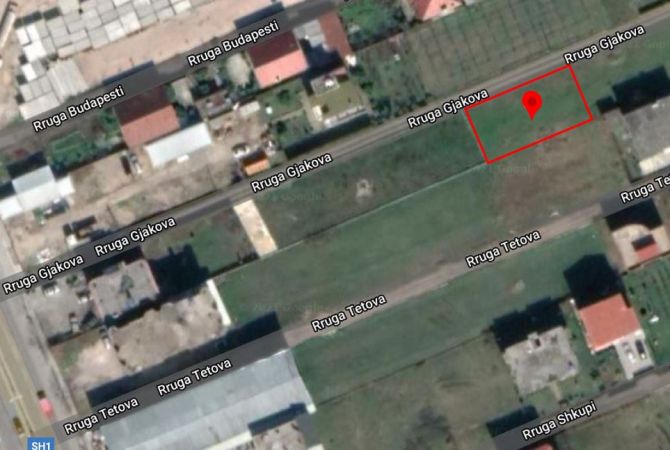 Truall ose Toke  ne Tirane - 50,000 Euro