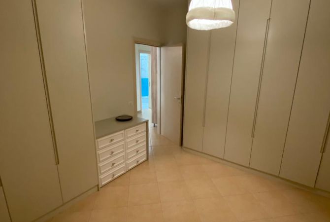 Shtepi me qera Apartament ne Tirane, 3+1, Mobilimi E mobiluar, Pagesa 800  Euro.