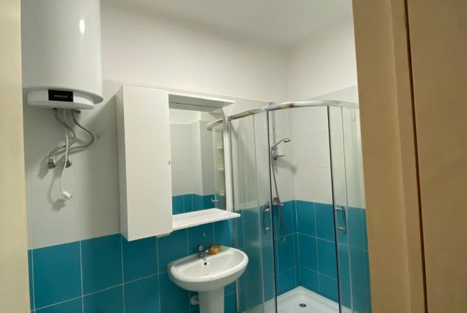 Shtepi me qera Apartament ne Tirane, 3+1, Mobilimi E mobiluar, Pagesa 800  Euro.